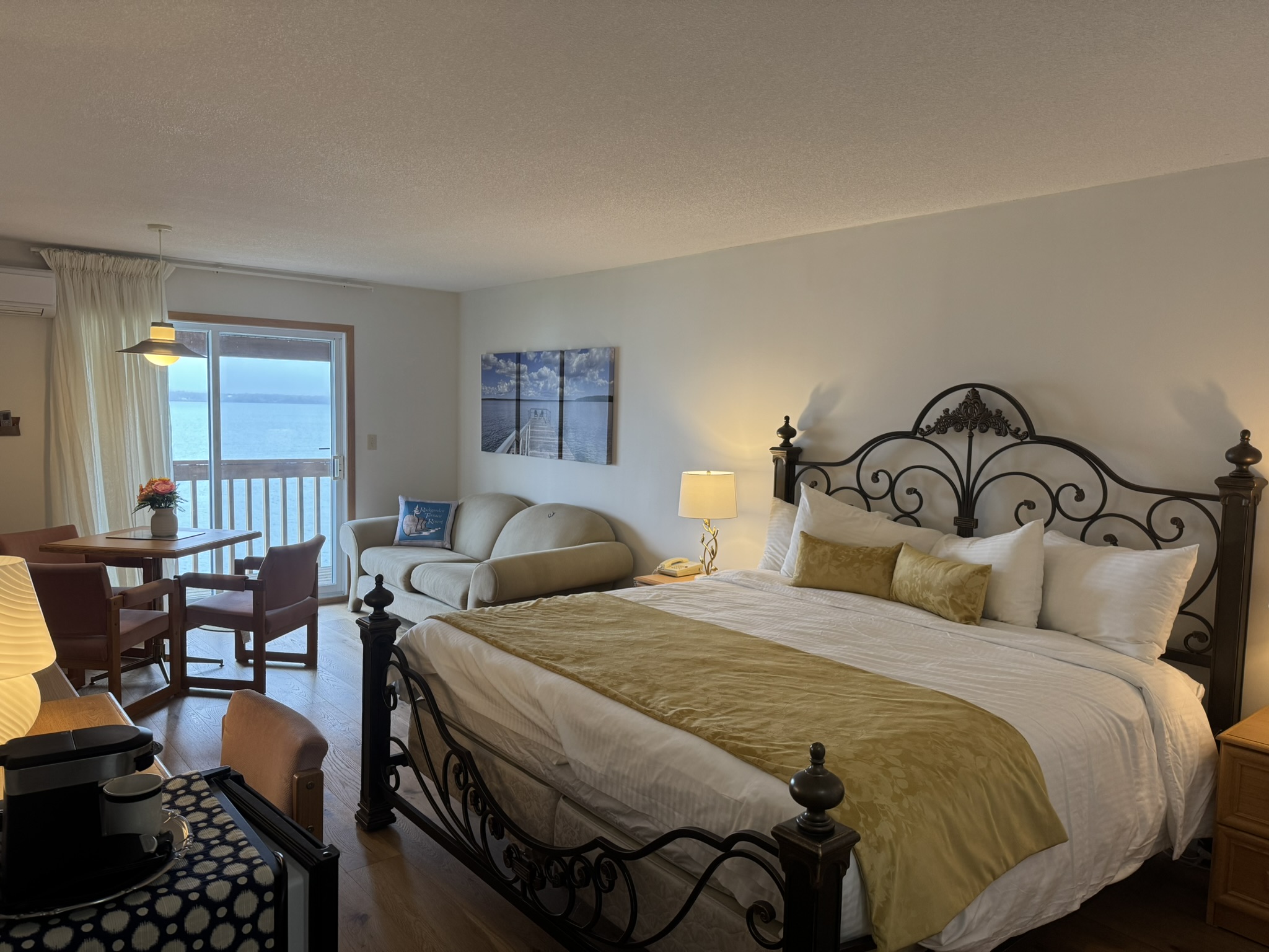 Upper Level Honeymoon Room